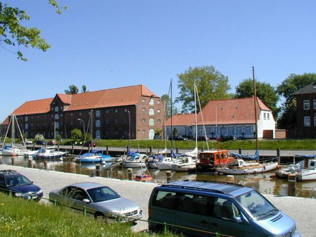 Ferienwohnung Idyllisches Reethaus Tönning Exterior foto